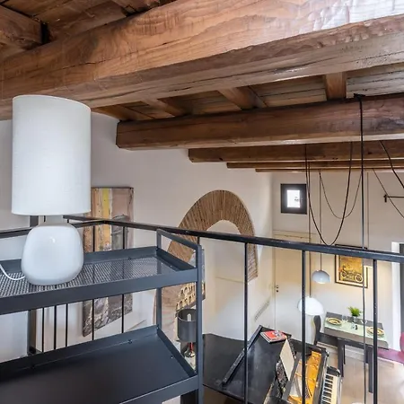 Musician Colosseo With Piano Apartmán *